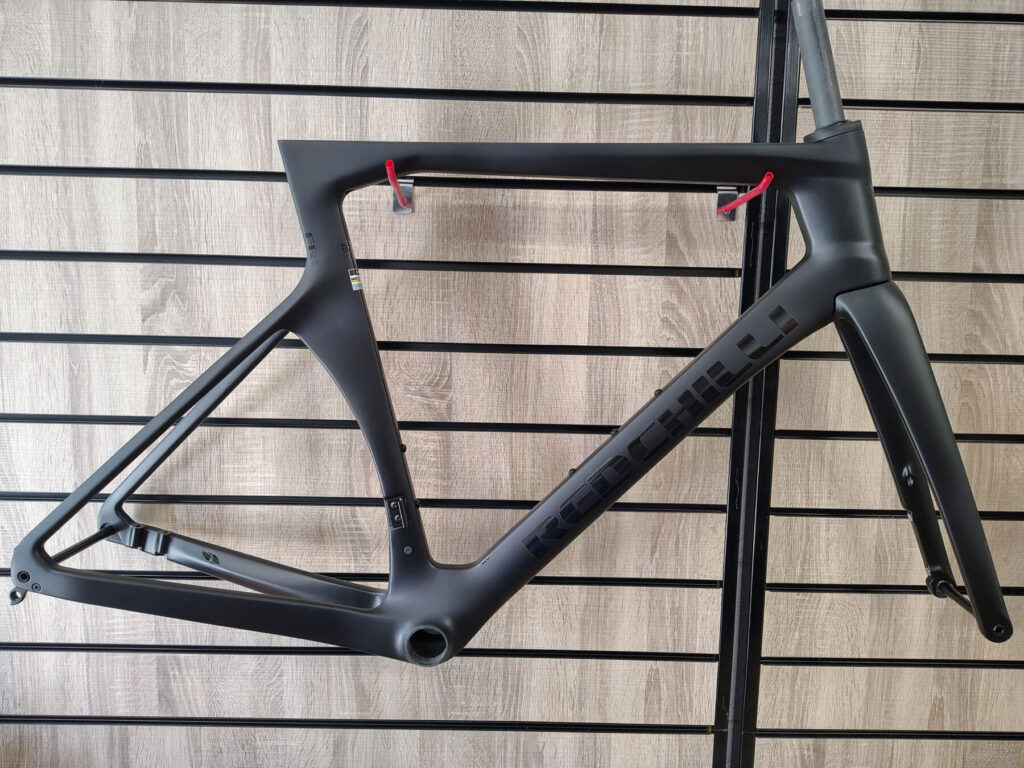 Redchilli FR1 - 55cm - Outlet - £1099.00 Redchilli FR1 Natural Matte Carbon with Gloss Black