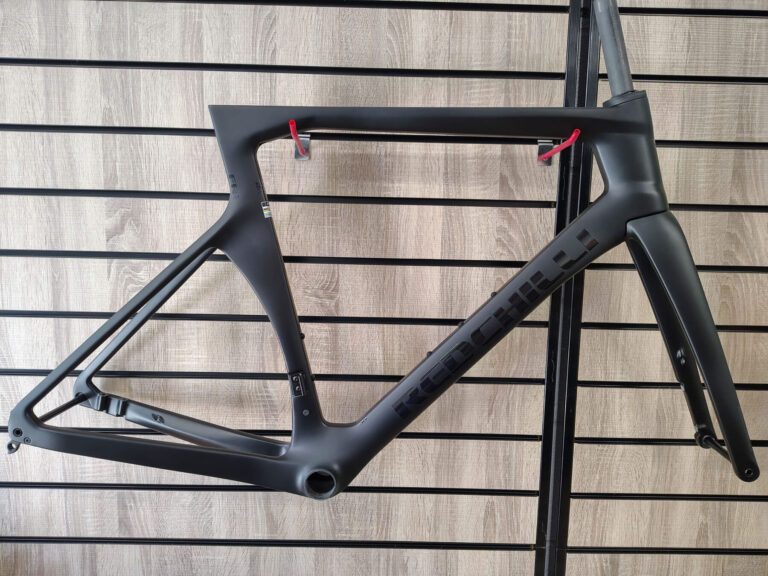 Redchilli FR1 Natural Matte Carbon with Gloss Black
