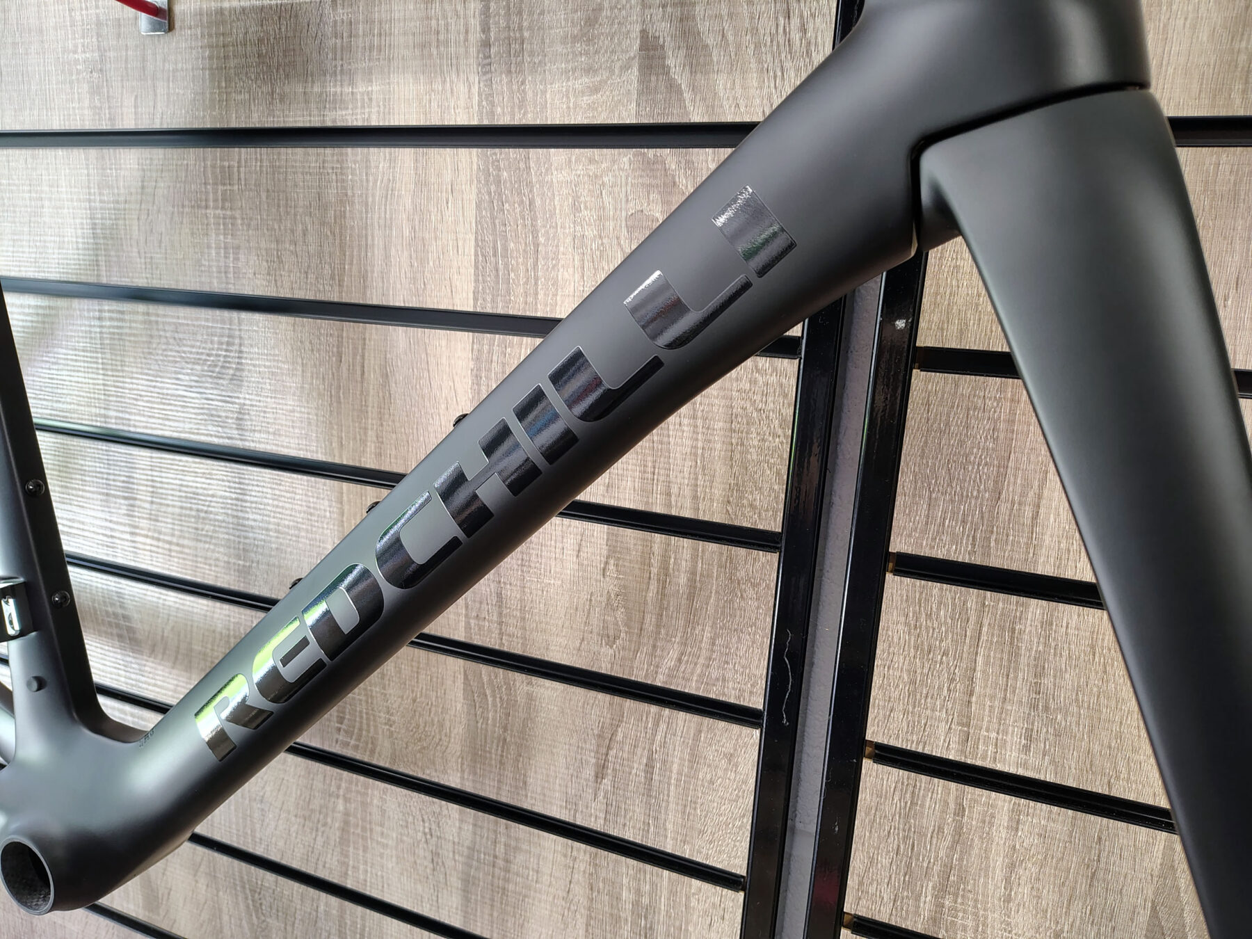 Redchilli FR1 - 55cm - Outlet - £1099.00 Redchilli FR1 Natural Matte Carbon with Gloss Black