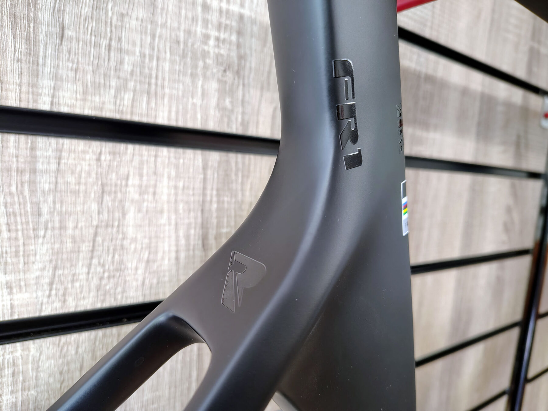 Redchilli FR1 - 55cm - Outlet - £1099.00 Redchilli FR1 Natural Matte Carbon with Gloss Black