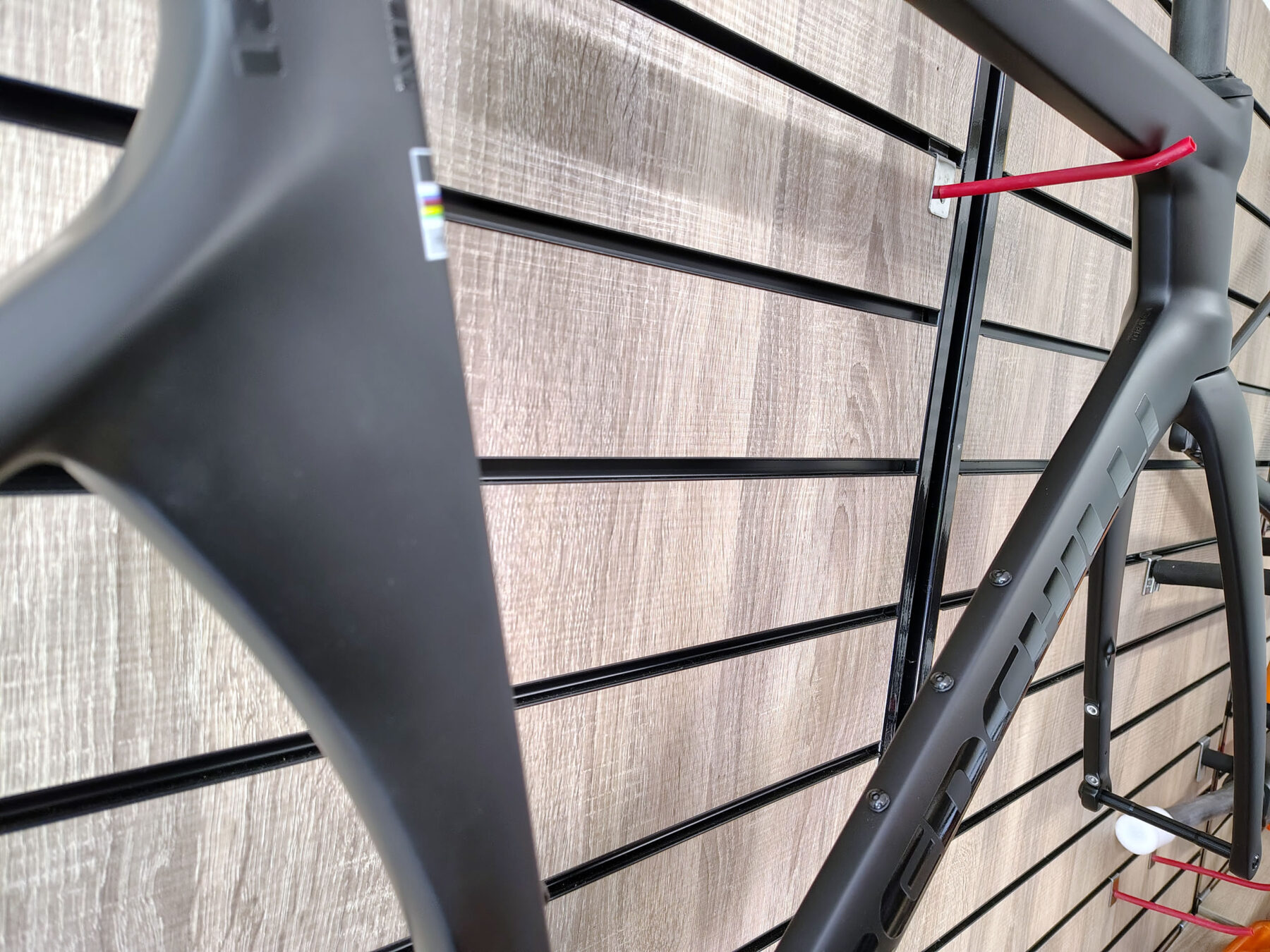 Redchilli FR1 - 55cm - Outlet - £1099.00 Redchilli FR1 Natural Matte Carbon with Gloss Black