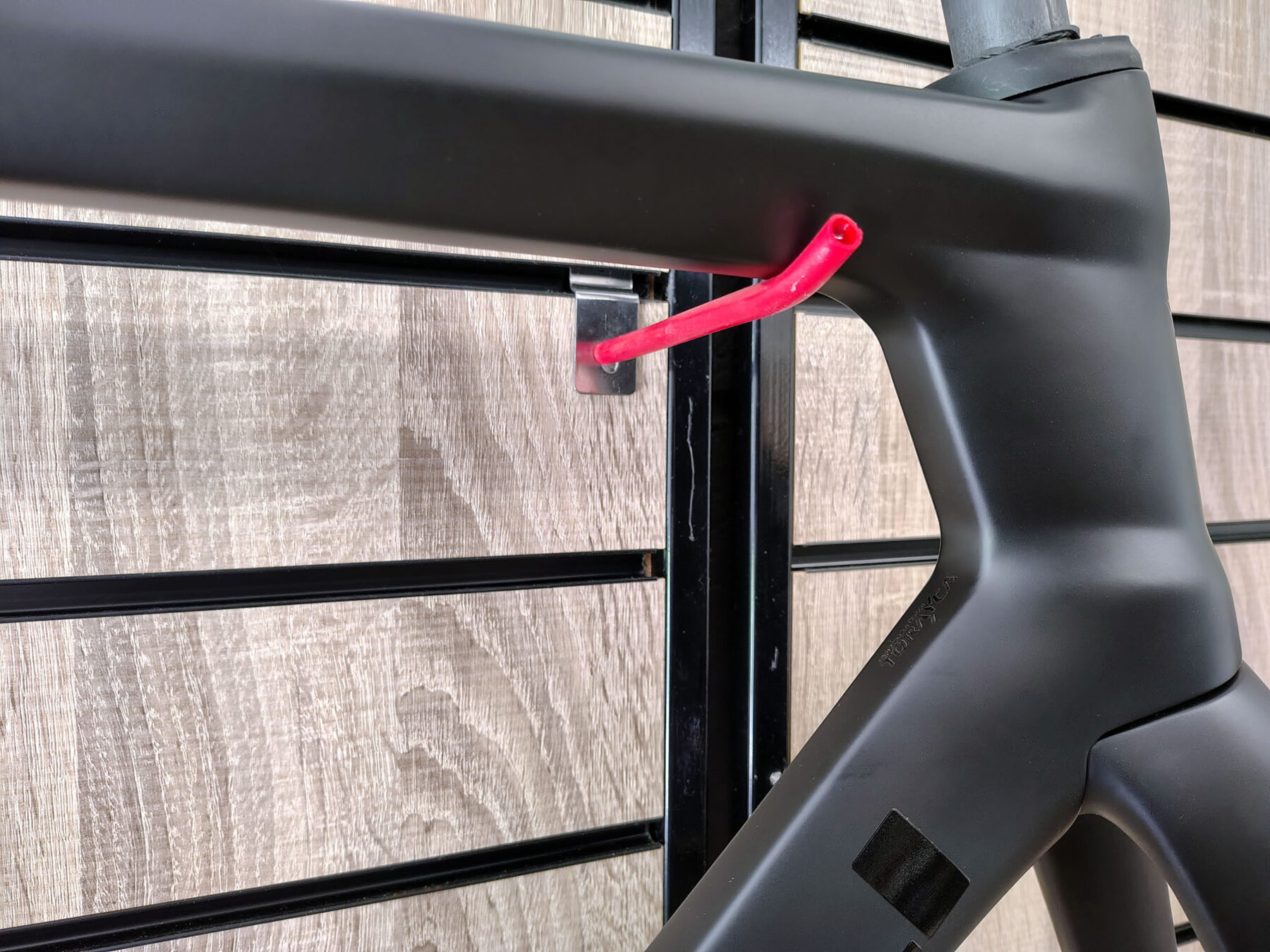 Redchilli FR1 - 55cm - Outlet - £1099.00 Redchilli FR1 Natural Matte Carbon with Gloss Black