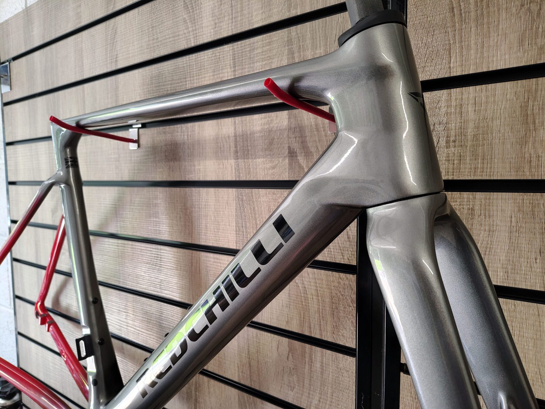 Redchilli FR2 - 51cm - Outlet - £999.00 Redchilli FR2 Flash Red Metal Silver