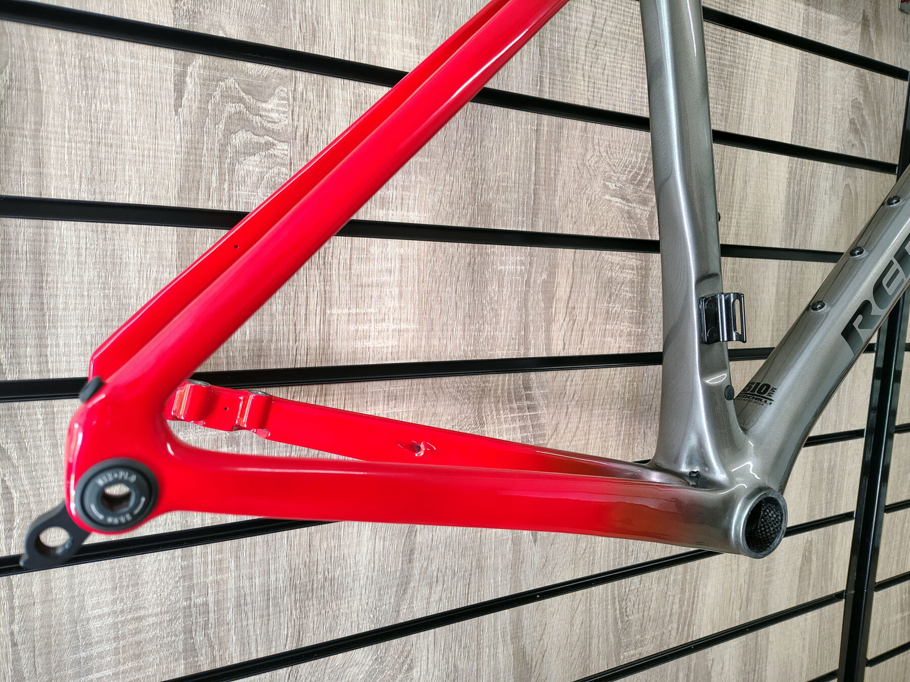 Redchilli FR2 - 51cm - Outlet - £999.00 Redchilli FR2 Flash Red Metal Silver