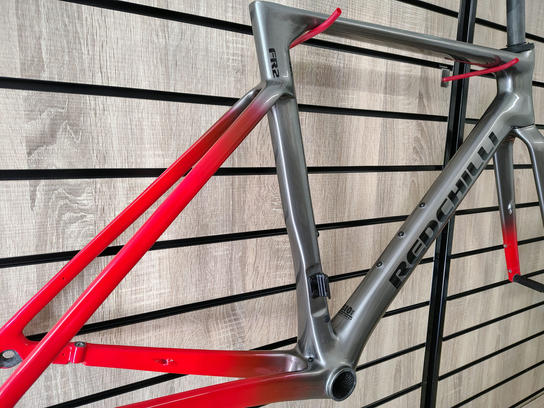 Redchilli FR2 - 51cm - Outlet - £999.00 Redchilli FR2 Flash Red Metal Silver