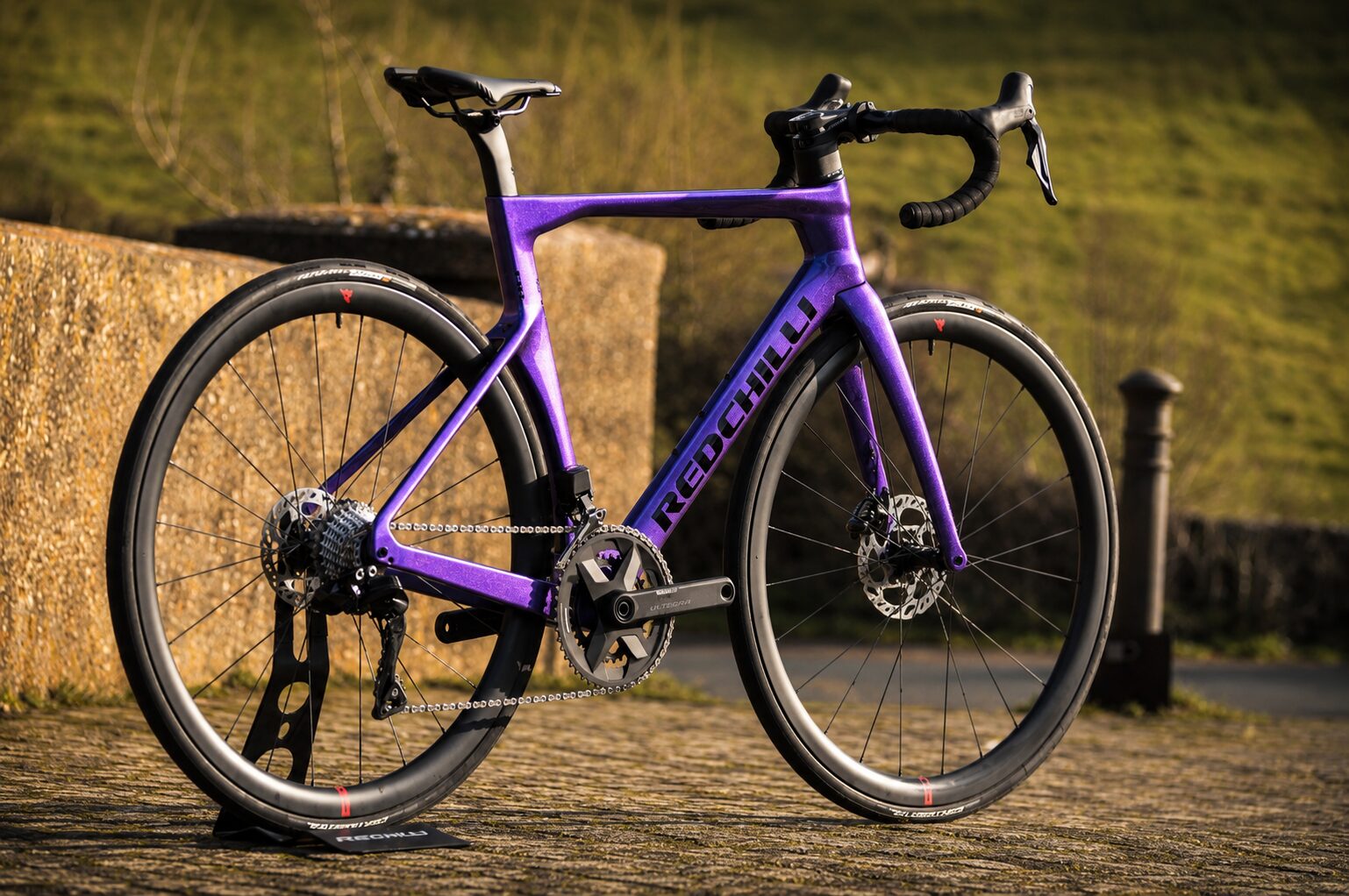Redchilli FR1 Rouleur Redchilli FR1 Chameleon Purple-Blue Side View